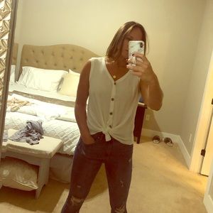 😊 cute front tie!